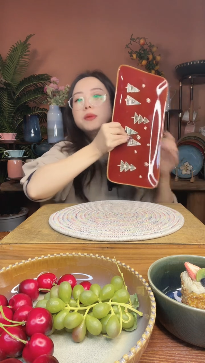 陶瓷13英寸红色圣诞鱼盘  微瑕