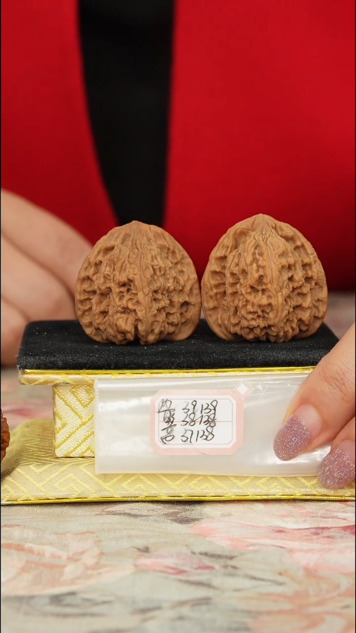 【闪购商品】文玩核桃把件原产地南将石