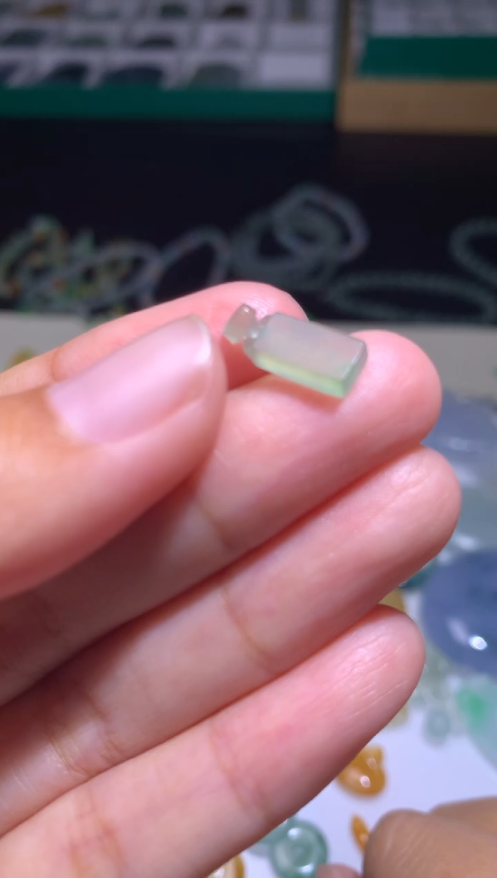 未镶嵌定制翡翠毛货