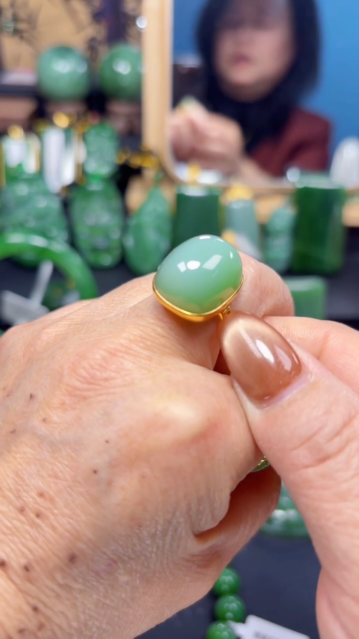 【闪购商品】和田玉（碧玉）戒指18K金镶嵌1