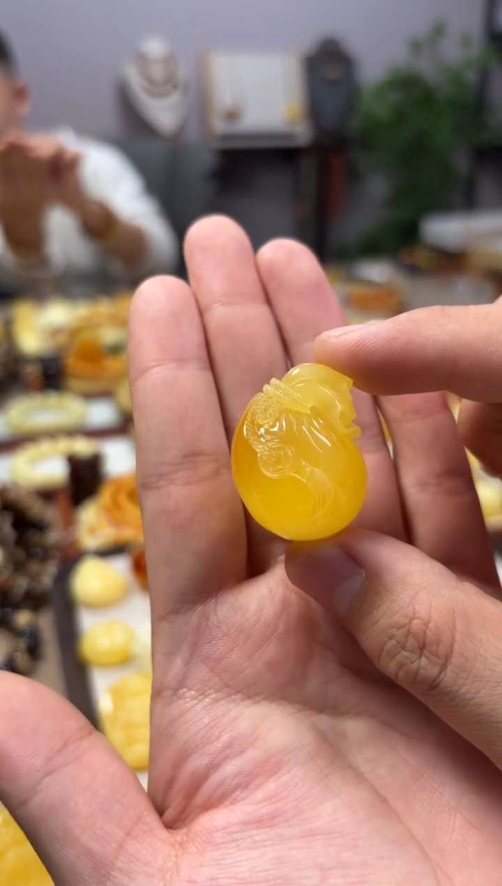 【闪购商品】蜜蜡裸石未镶嵌钱袋