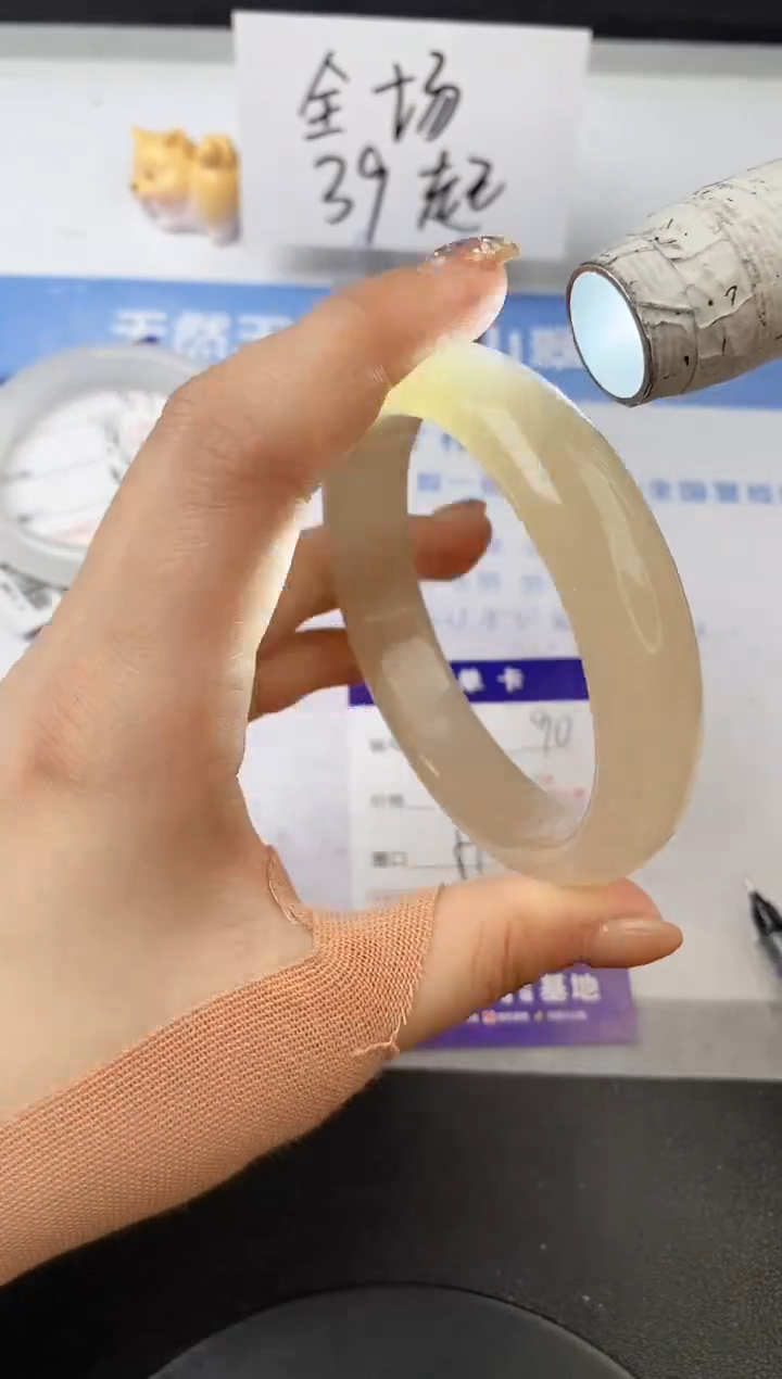 【闪购商品】石英质玉手镯未镶嵌s90-OF