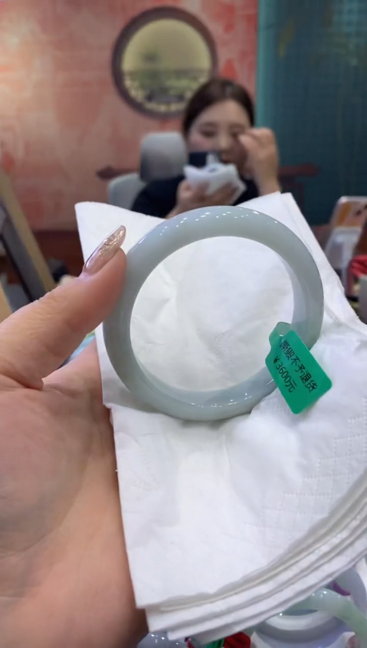 【闪购商品】翡翠手镯未镶嵌多人0011961