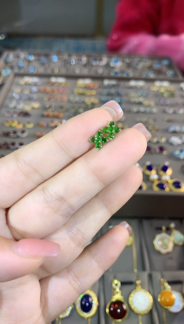 【闪购商品】透辉石耳饰银S925镶嵌024耳饰