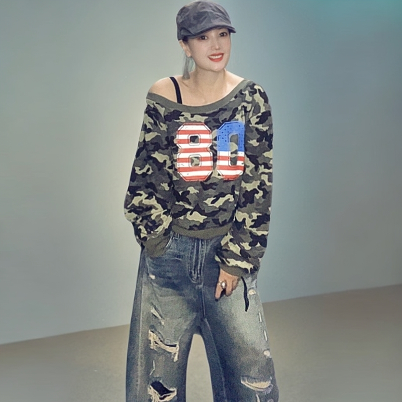 休闲风常规长袖秋季女不起球卫斜肩上衣迷彩破洞