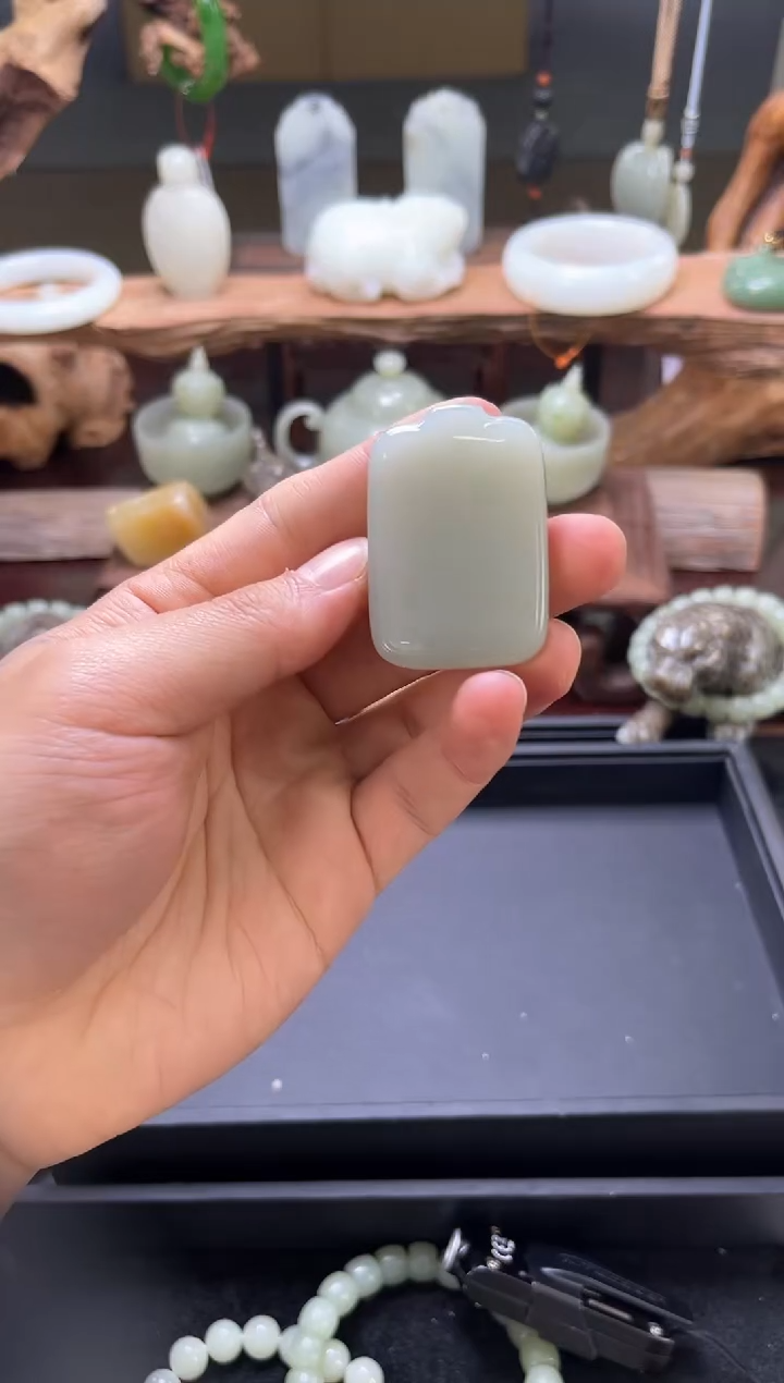 【闪购商品】和田玉吊坠未镶嵌且末迪克兰 无事牌 31447