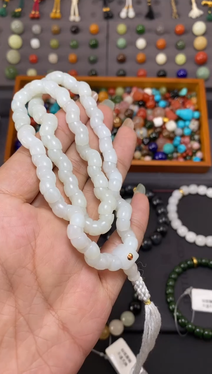 未镶嵌和田玉挂件大肠