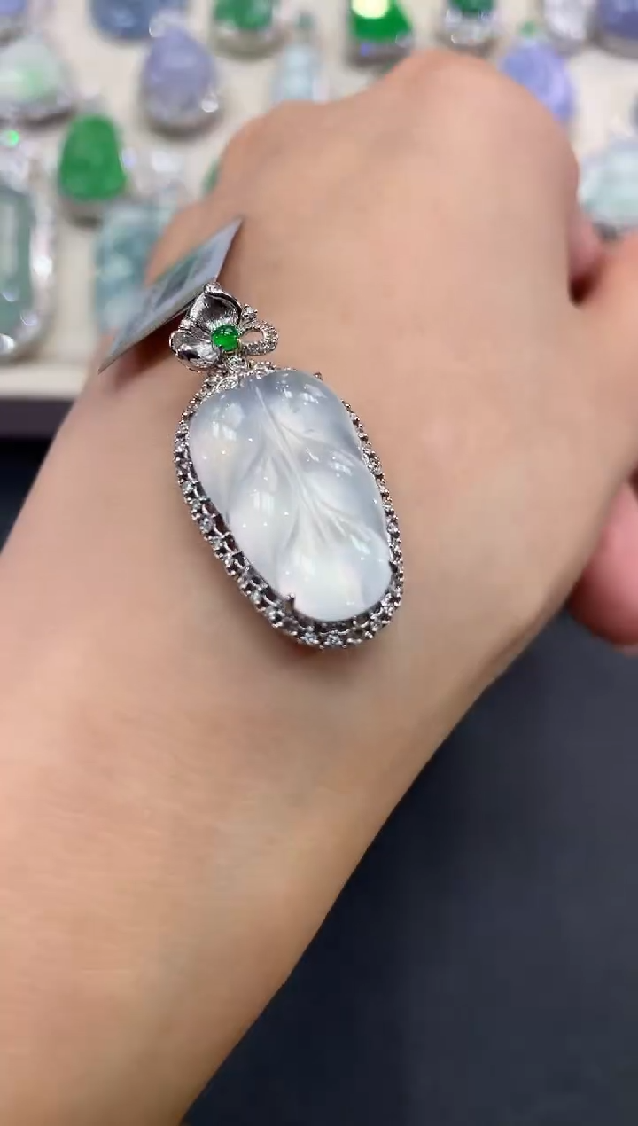 【闪购商品】翡翠吊坠(不含链)18K金镶嵌q176