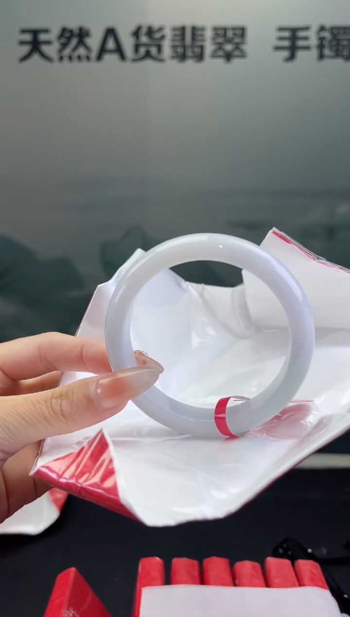 翡翠手镯未镶嵌翡翠手镯