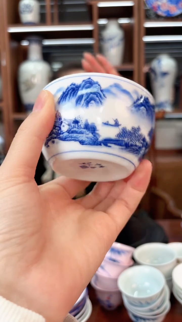 A43景德镇青花玲珑（龙）罗汉杯