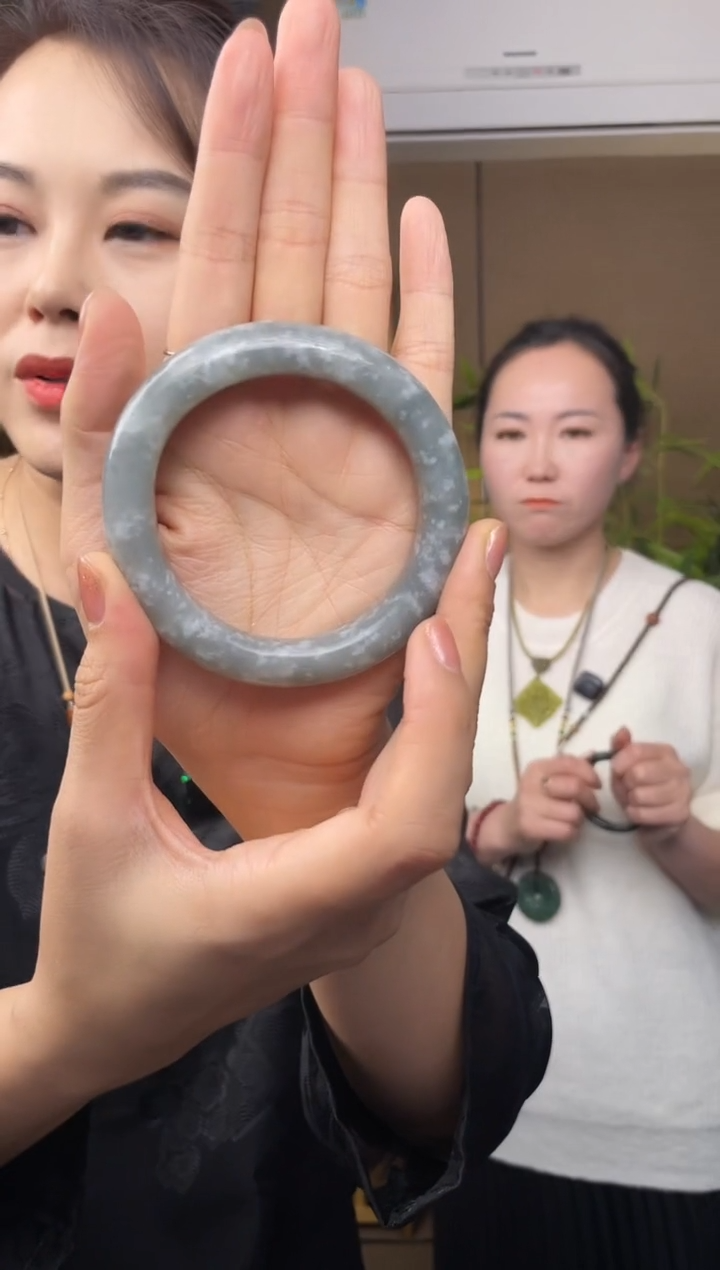 未镶嵌蛇纹石玉手镯1