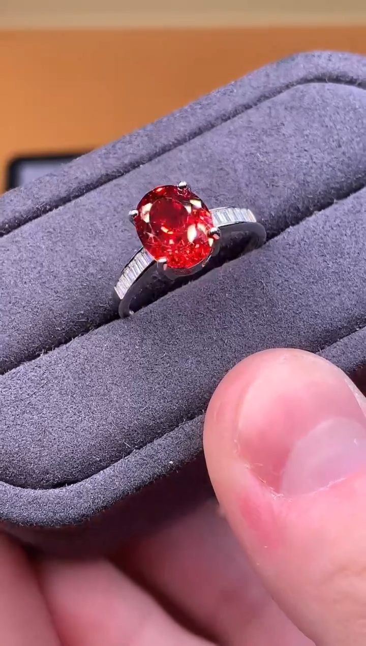 银S925镶嵌戒指红色碧玺5656