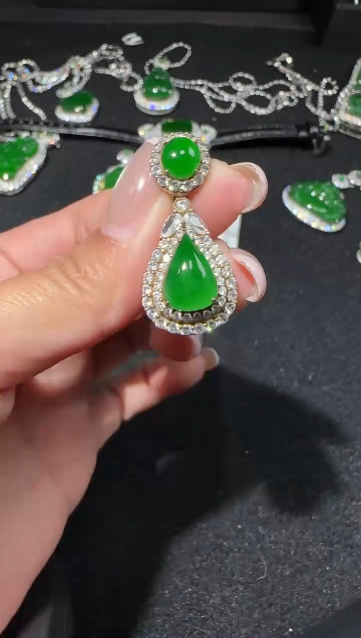 【闪购商品】翡翠吊坠(赠链)银S925镶嵌多样性发货拍一发一