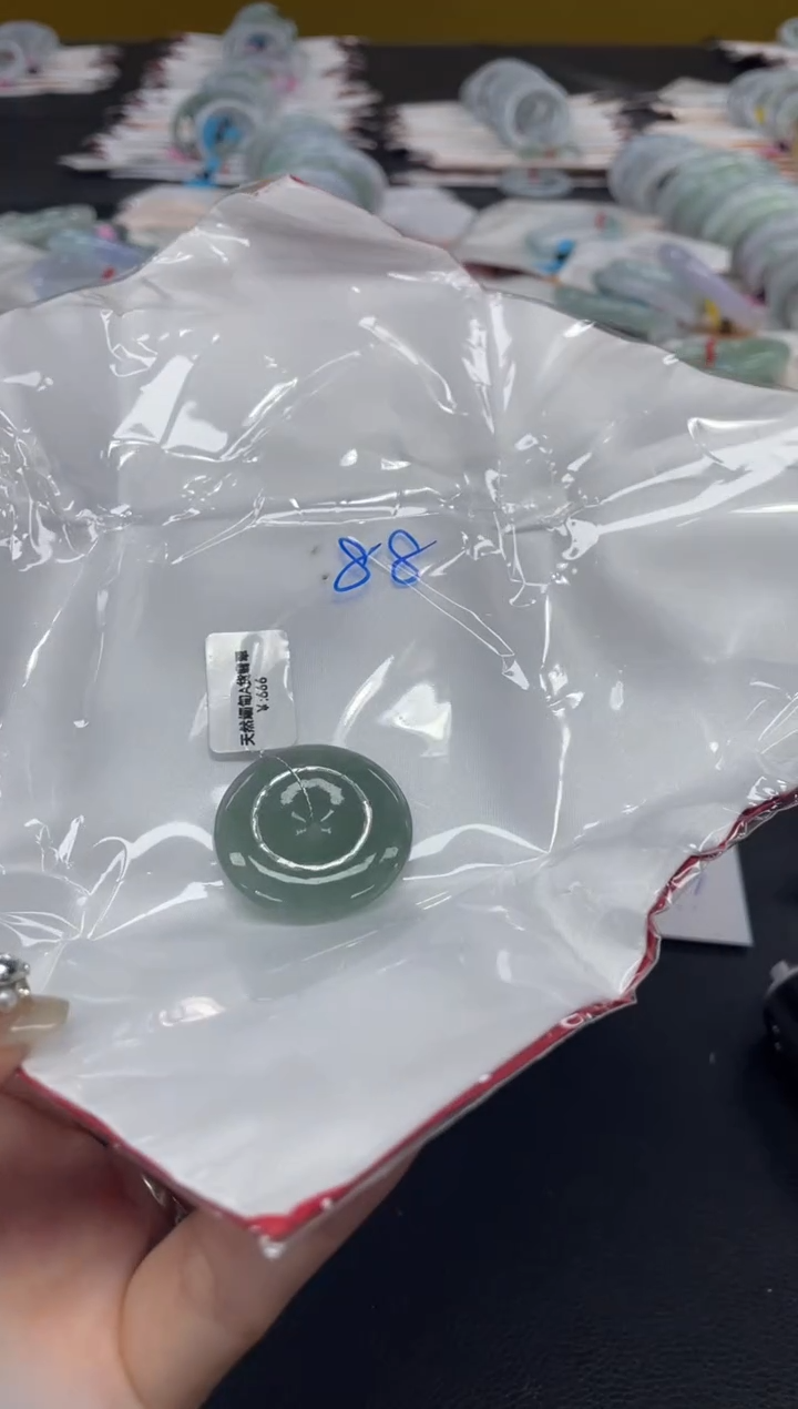 翡翠未镶嵌吊坠(不含链)翡翠吊坠