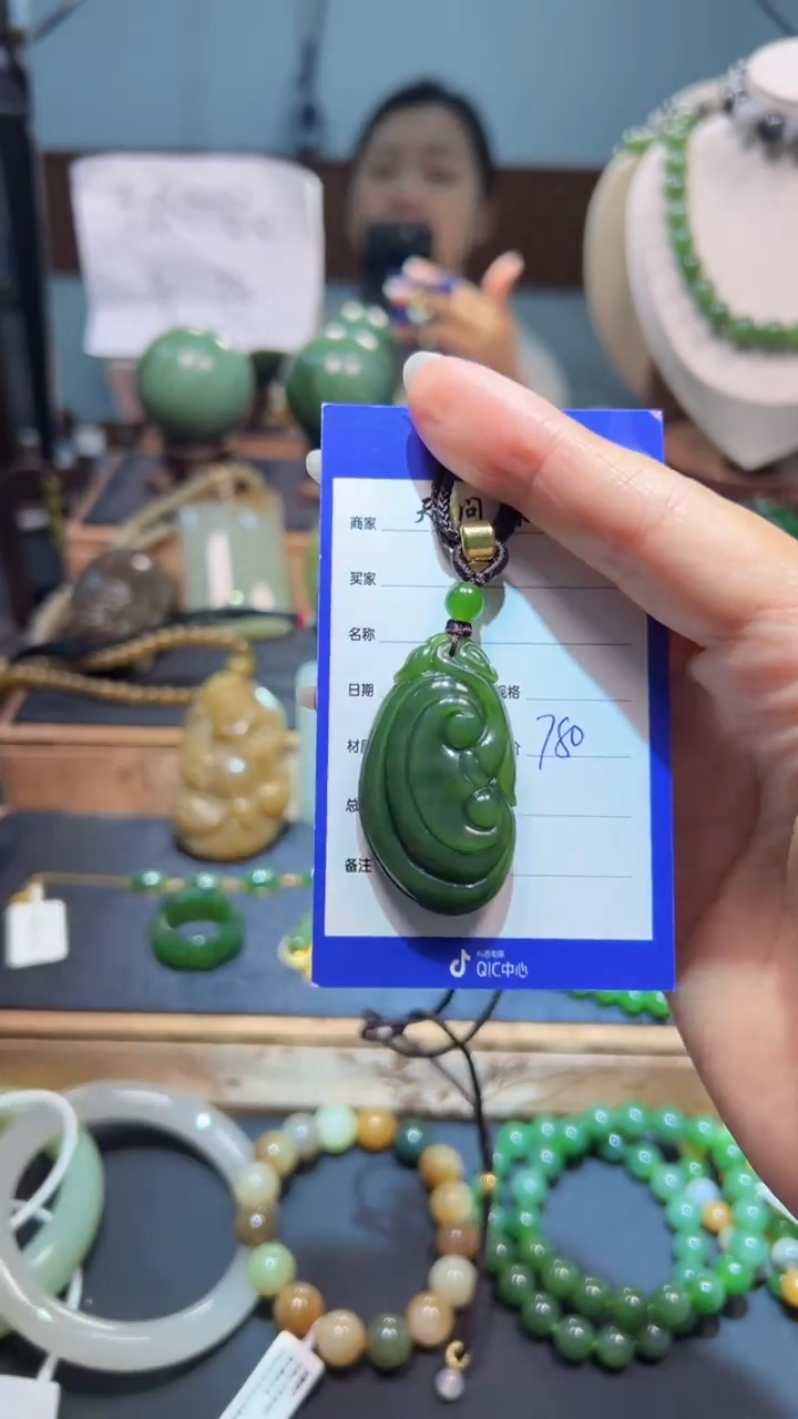 颈饰未镶嵌和田玉1