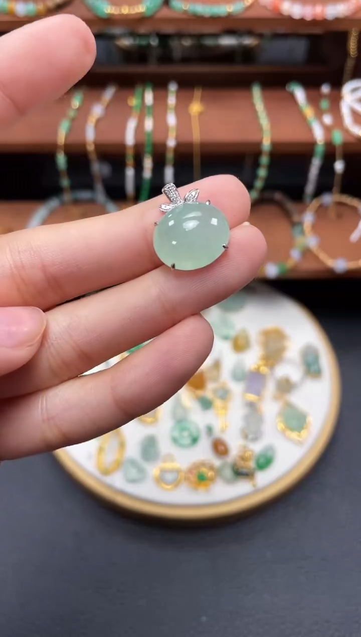 【闪购商品】翡翠吊坠(不含链)18K金镶嵌一个   JK537