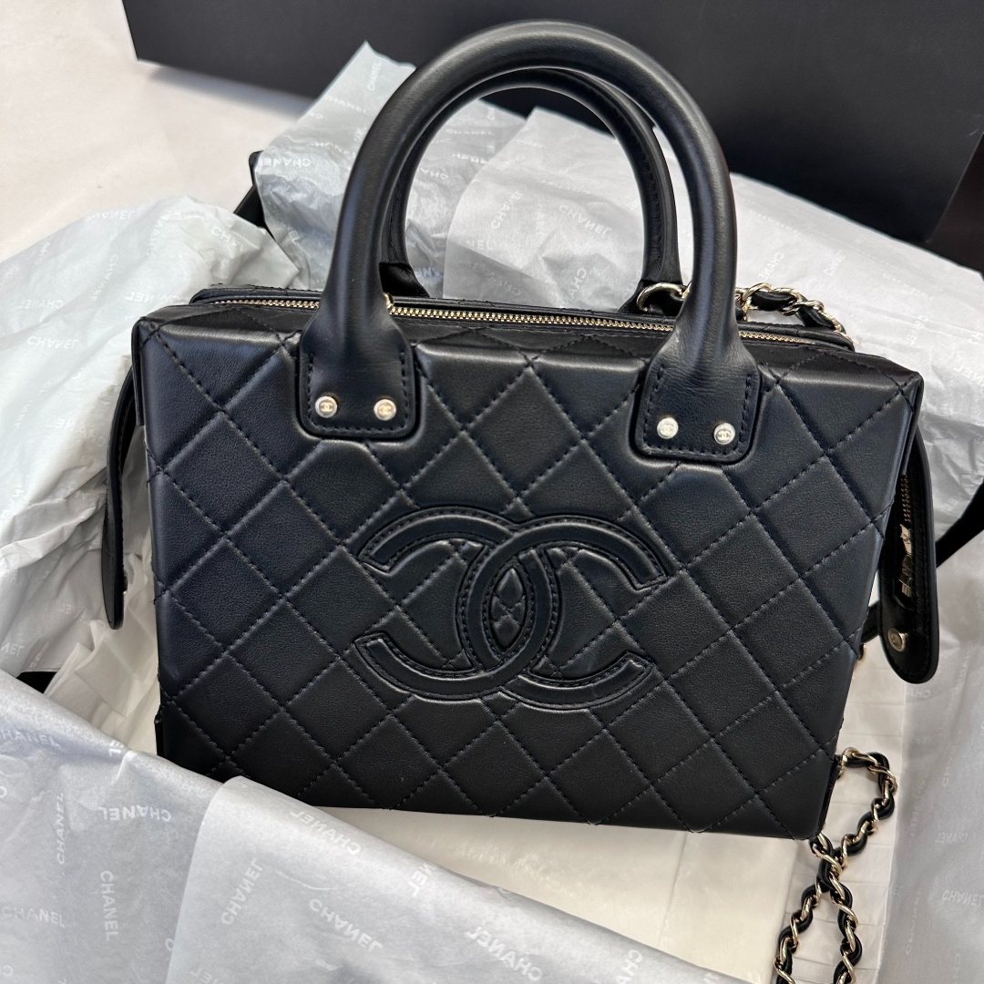 95新 Chanel/香奈儿 22B中号黑金手柄牛皮链条包芯片款/公37500