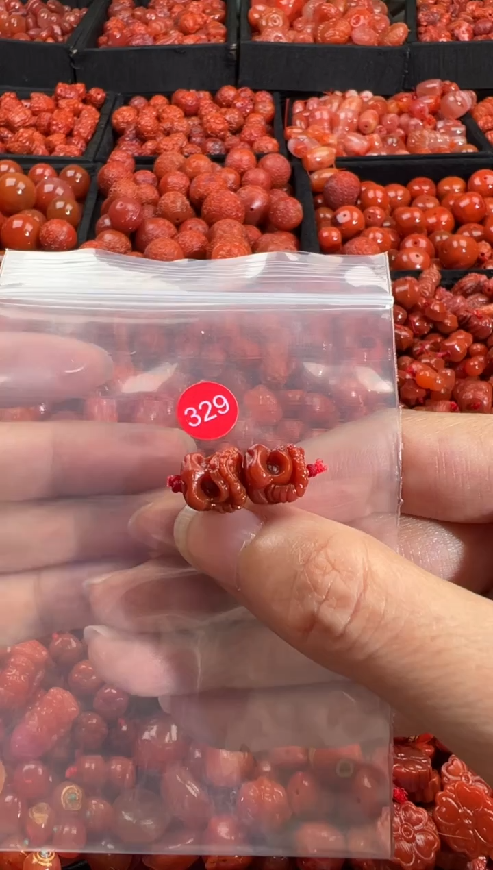 南红玛瑙未镶嵌颈饰1