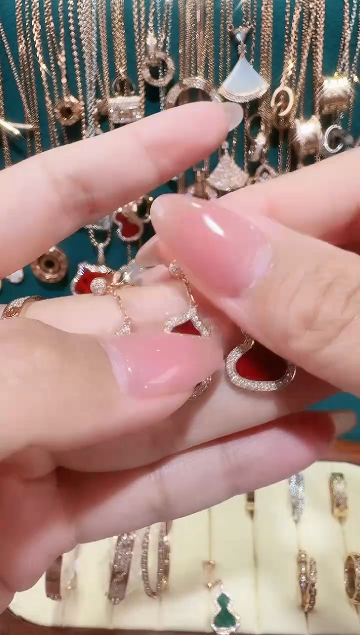 【闪购商品】钻石耳环18K金镶嵌红色葫芦耳环