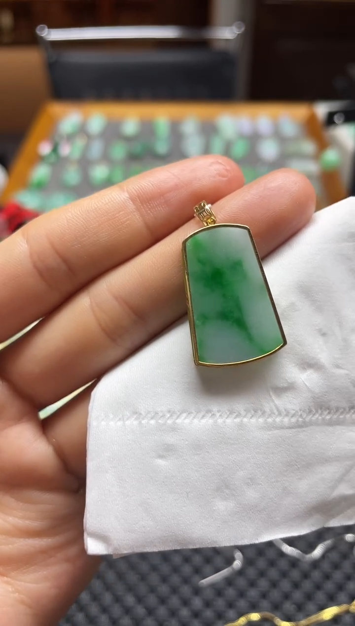 【闪购商品】翡翠颈饰18K金镶嵌无事牌