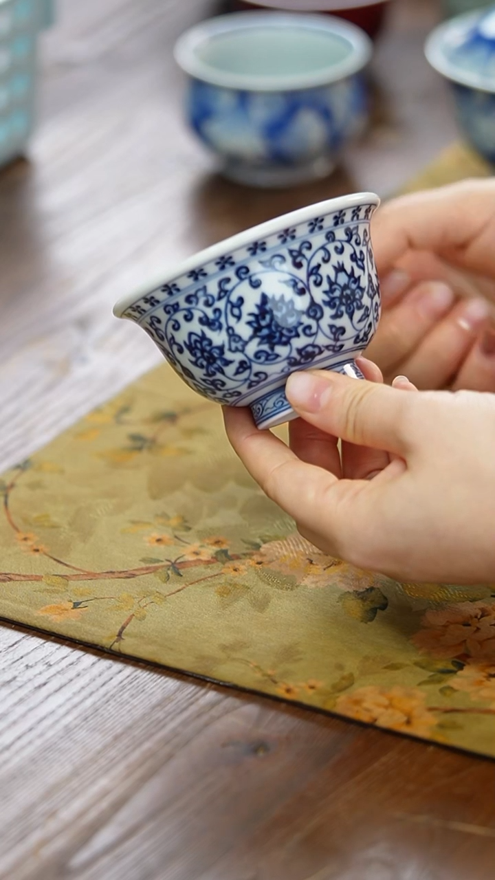 景德镇陶瓷茶器缠之莲茶杯