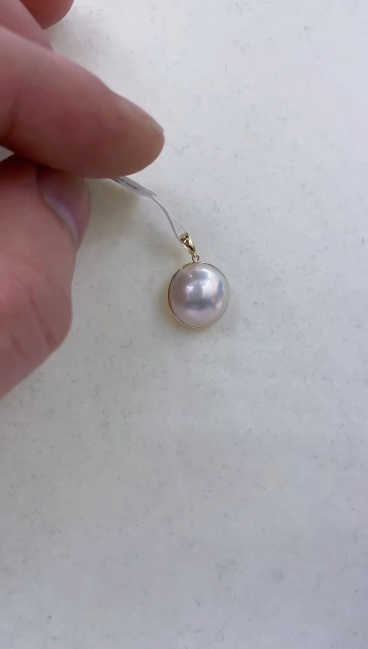 18K金镶嵌颈饰拼合珍珠（马贝珠）  