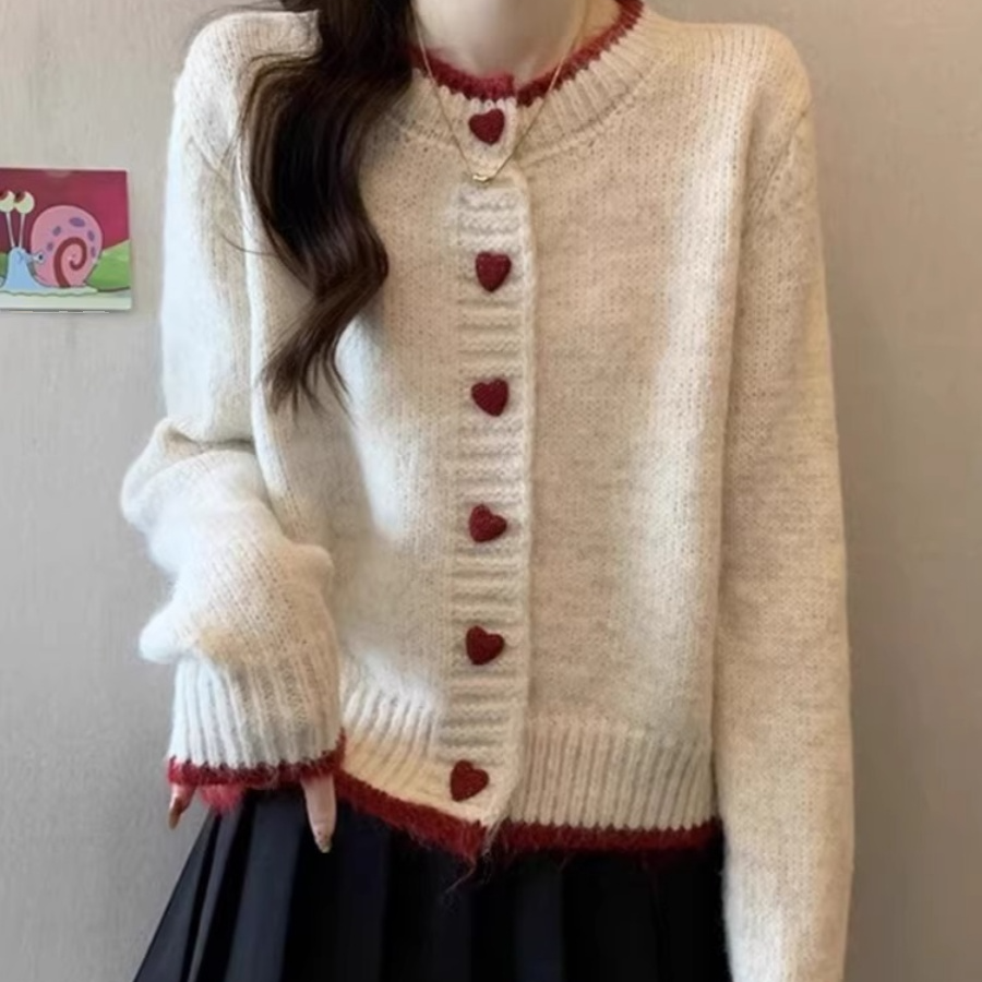 毛衣外套女2025春秋新款设计感拼色爱心纽扣针织开衫短款长袖上衣