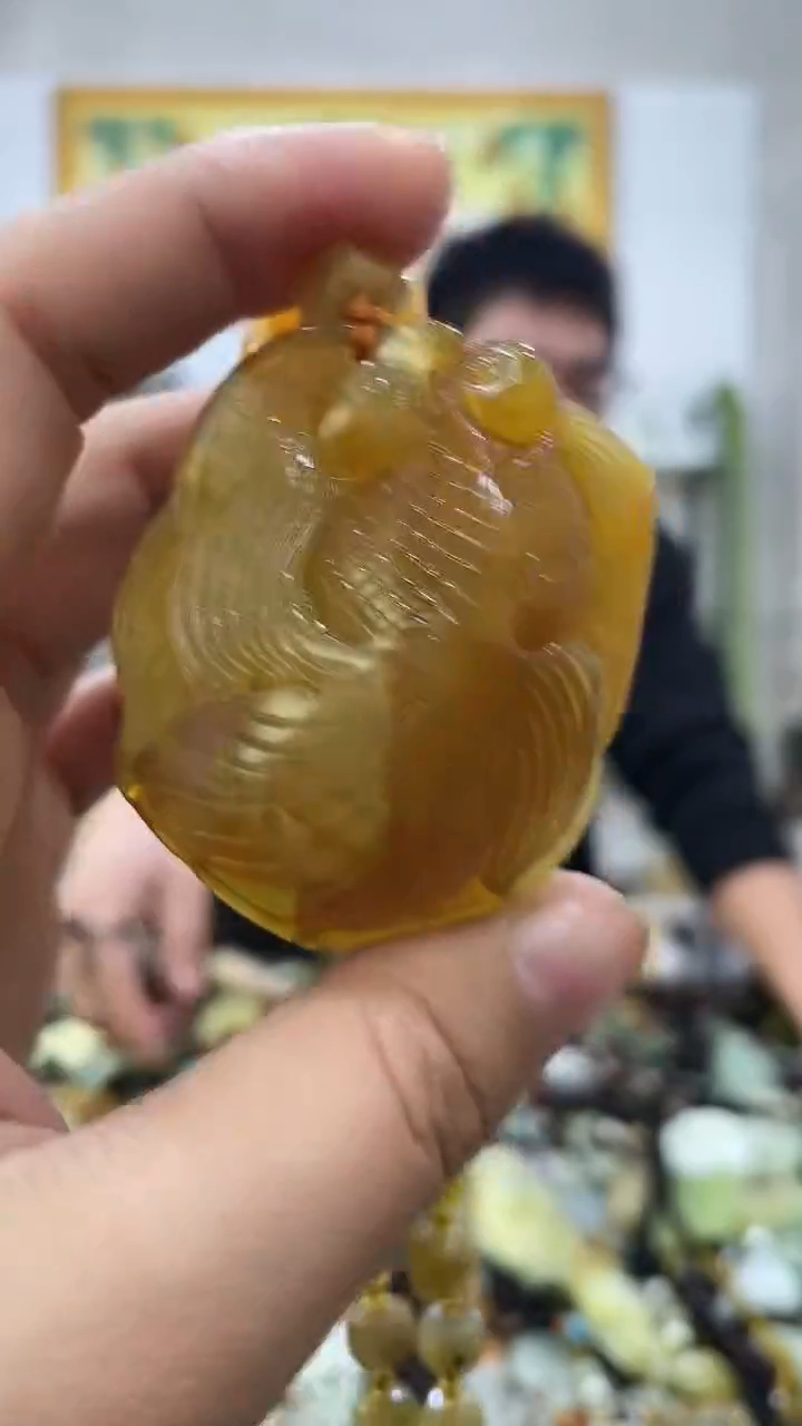 未镶嵌蛇纹石玉吊坠  