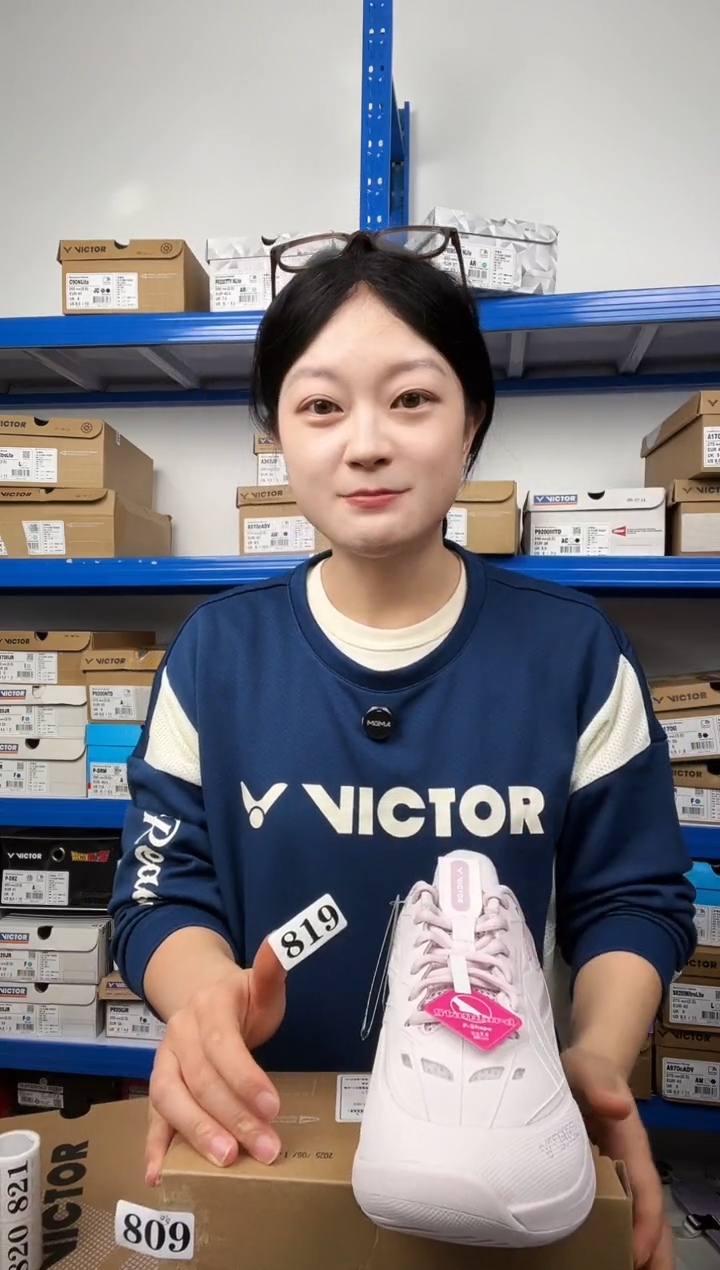 819号清仓衣服，不退不换！！38码  THUNDERFT