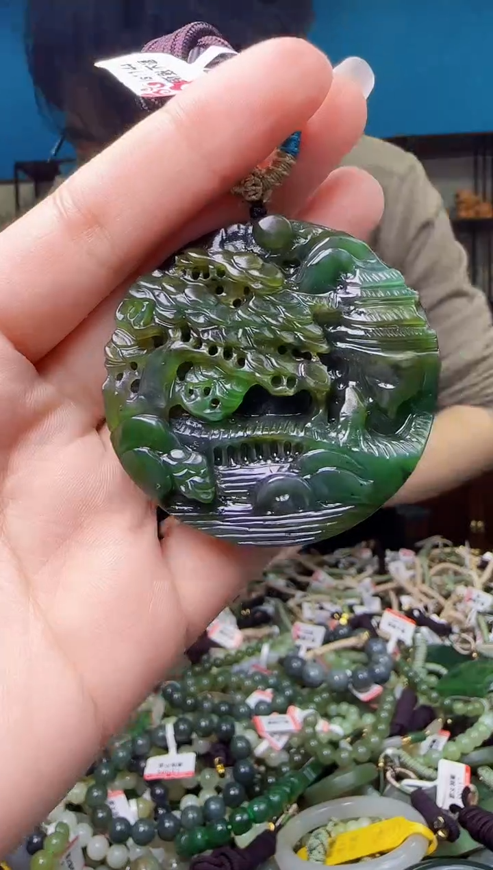 颈饰未镶嵌和田玉1