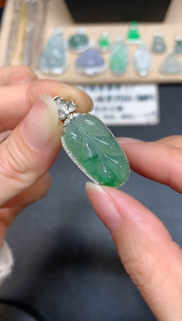 【闪购商品】翡翠颈饰18K金镶嵌树叶【无服务费