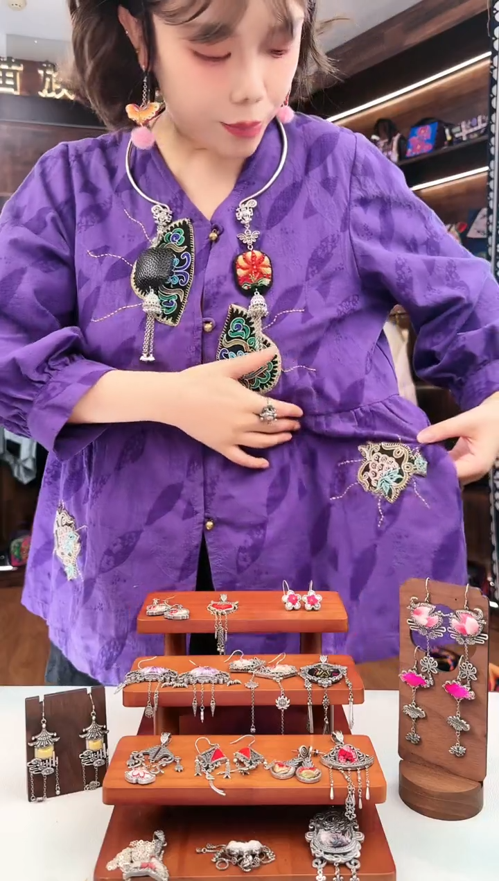 【闪购商品】织绣L34蚩梦苗族古绣