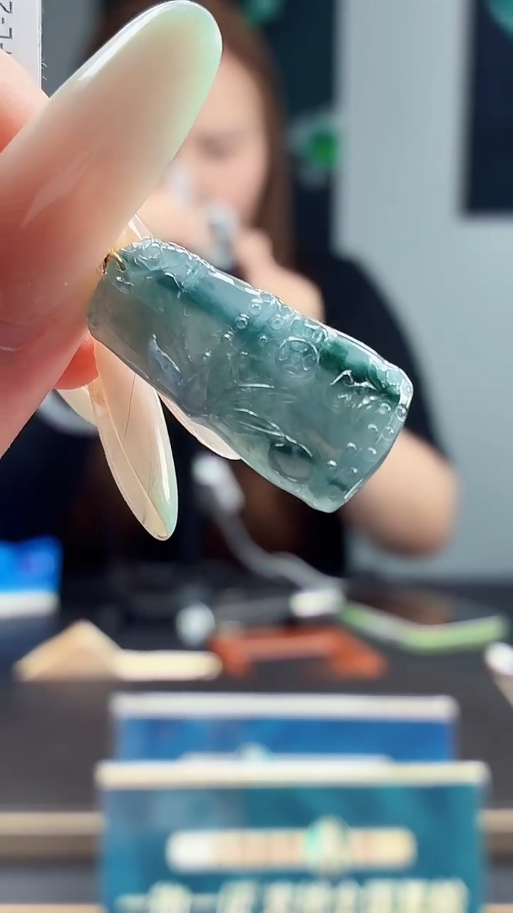 翡翠未镶嵌颈饰DLZ25080916