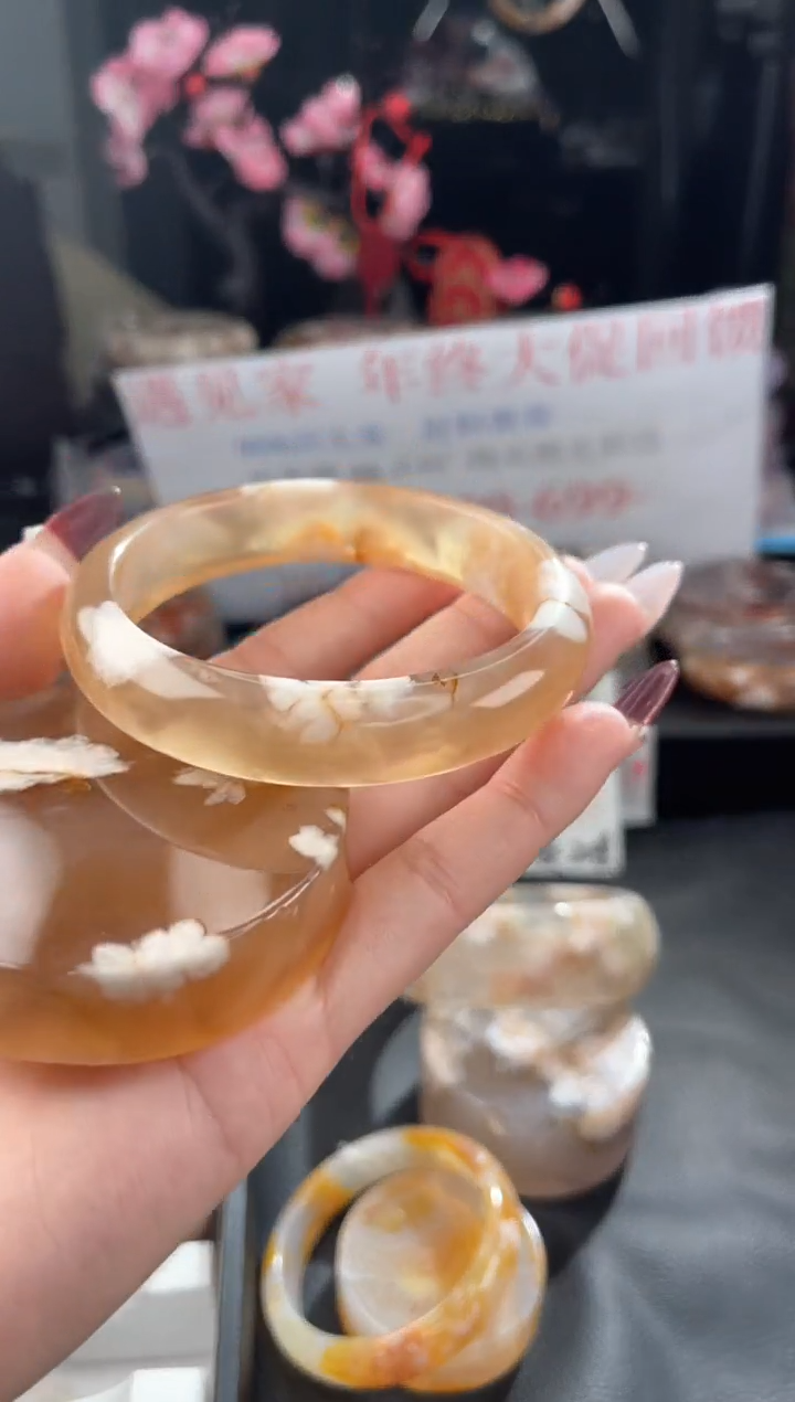 【闪购商品】石英质玉手镯未镶嵌樱花玛瑙手镯60