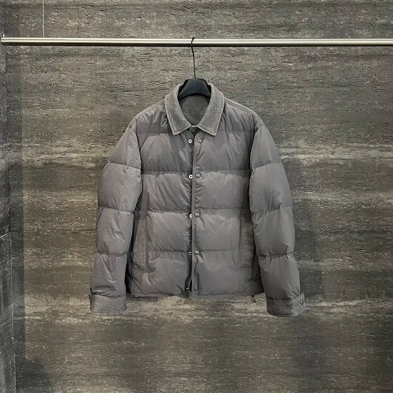 【冠什么希男装】冬季「针织拼接 I 假两件排扣」翻领保暖羽绒服外套