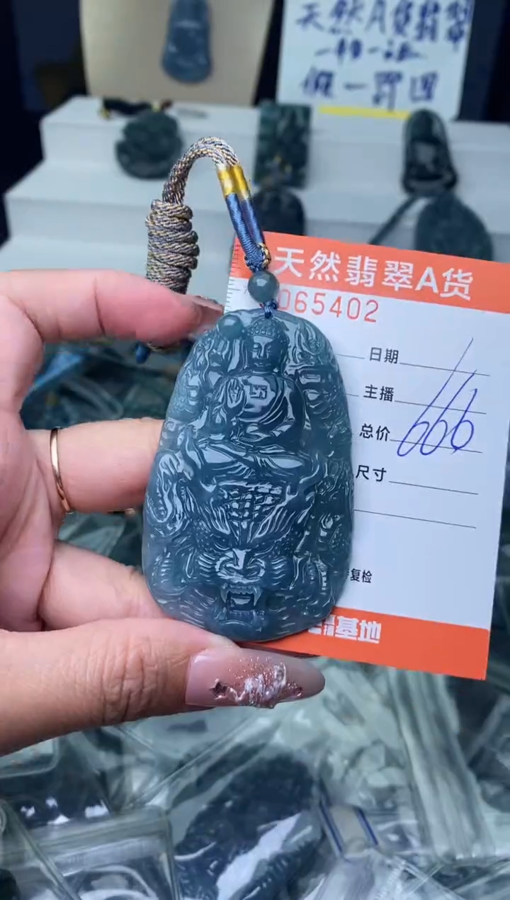 【闪购商品】翡翠颈饰未镶嵌··········