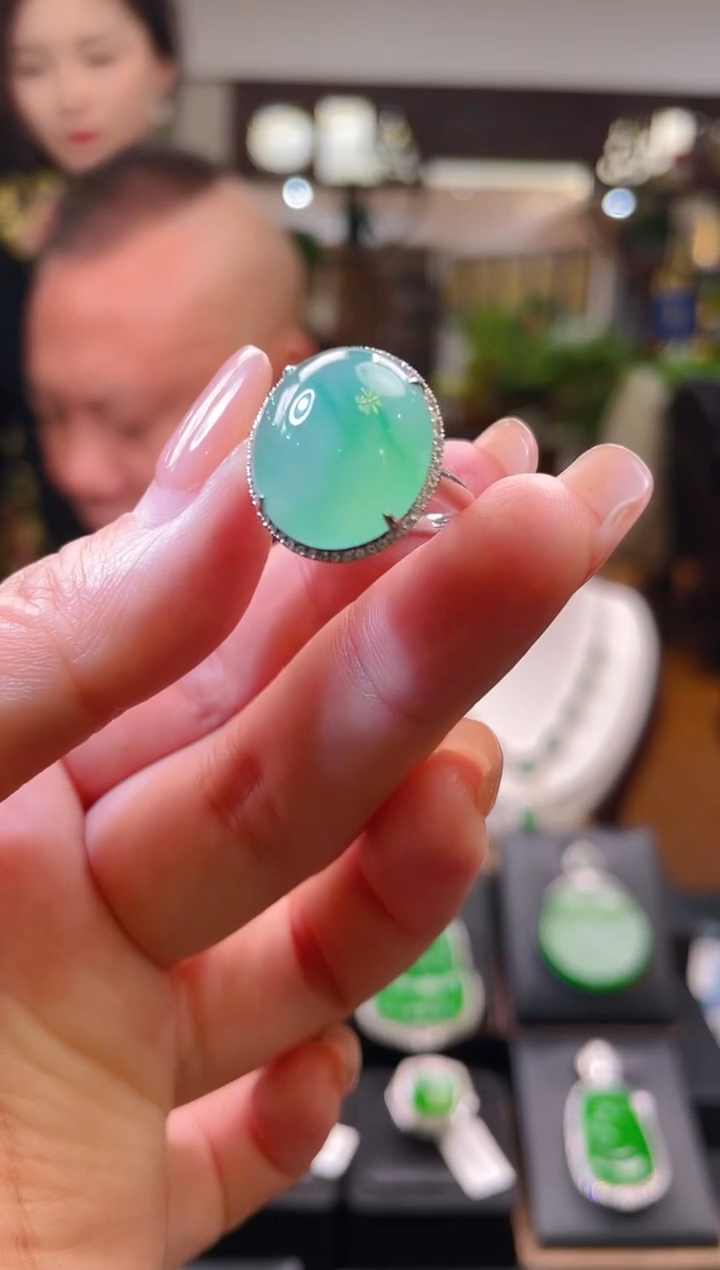 【闪购商品】翡翠吊坠(不含链)18K金镶嵌翡翠吊坠