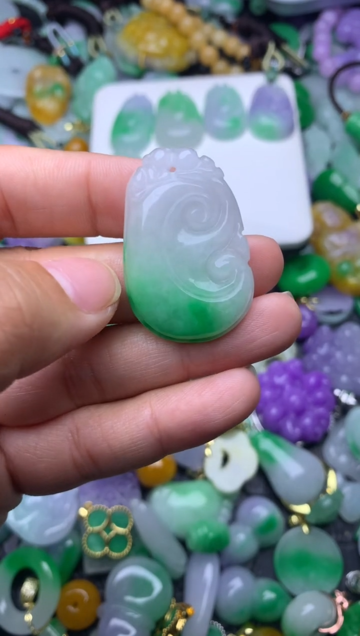 颈饰未镶嵌翡翠缅甸翡翠吊坠