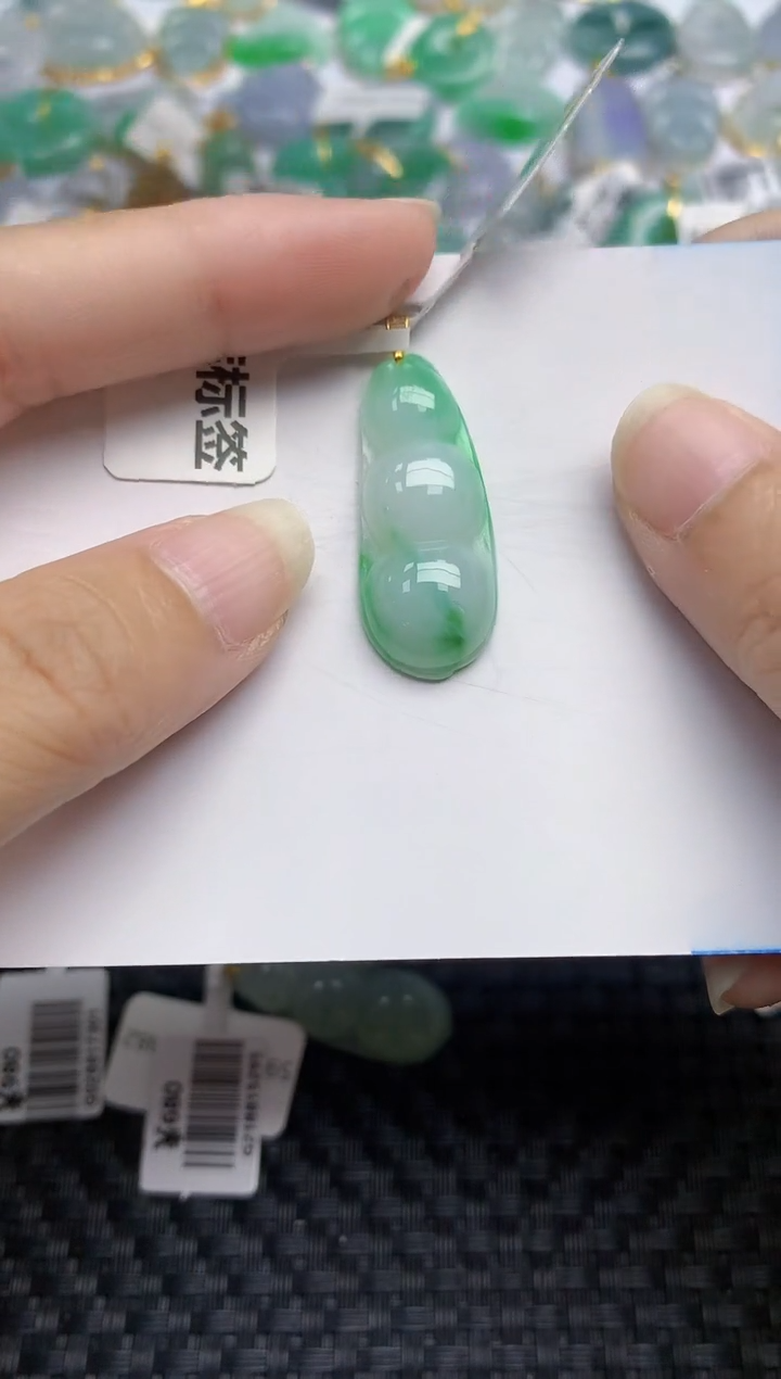 翡翠18K金镶嵌颈饰天然翡翠A货