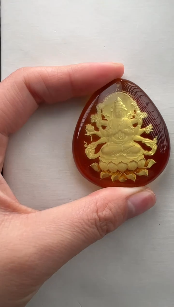 琥珀颈饰未镶嵌千手观音