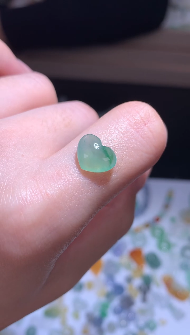 未镶嵌定制翡翠爱心