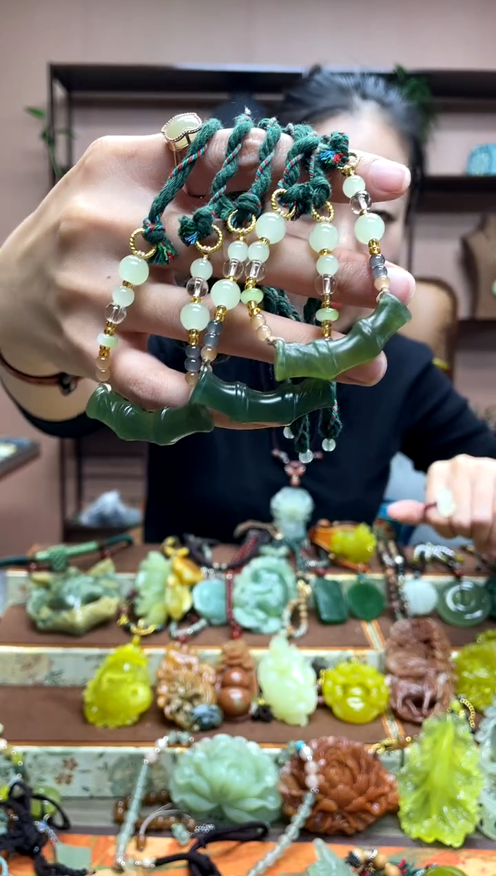 未镶嵌岫玉吊坠多样性发货发其中之一