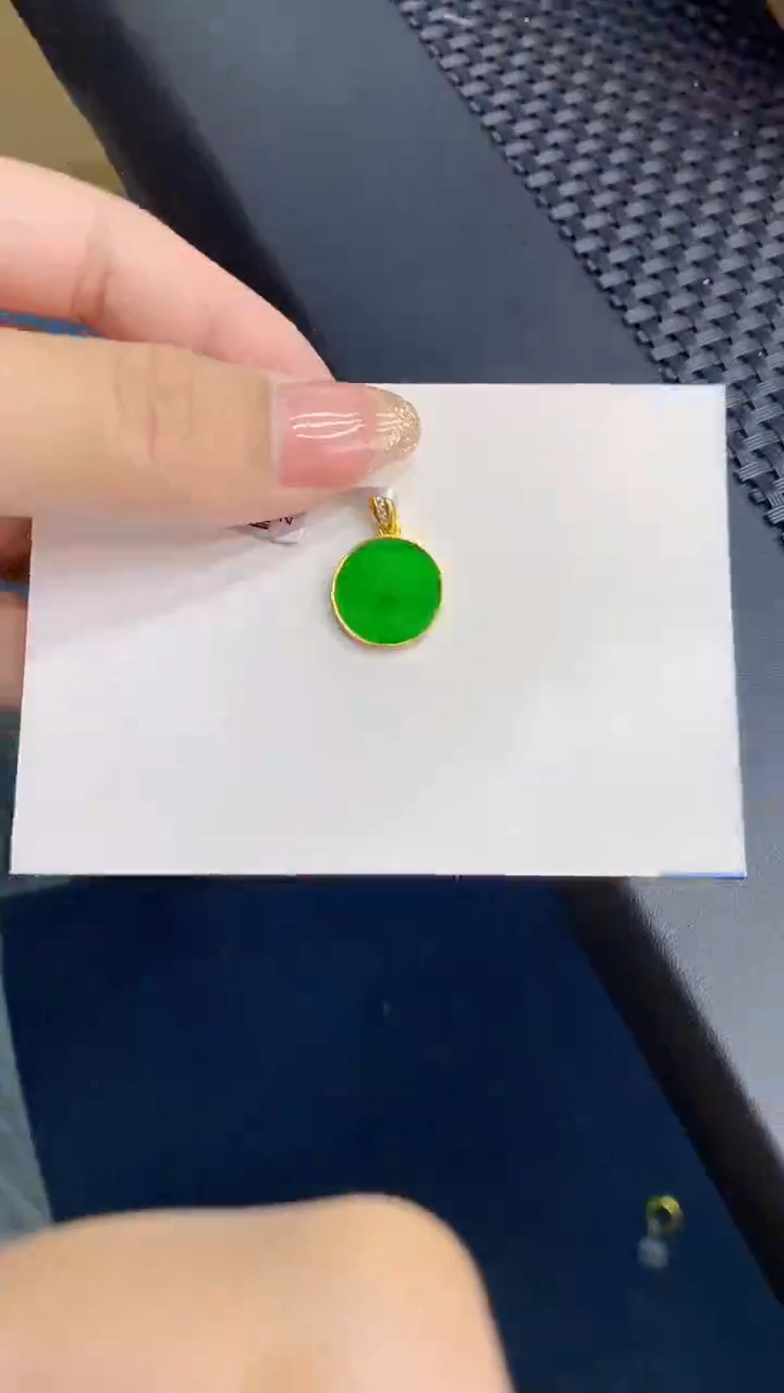 翡翠银S925镶嵌颈饰            8