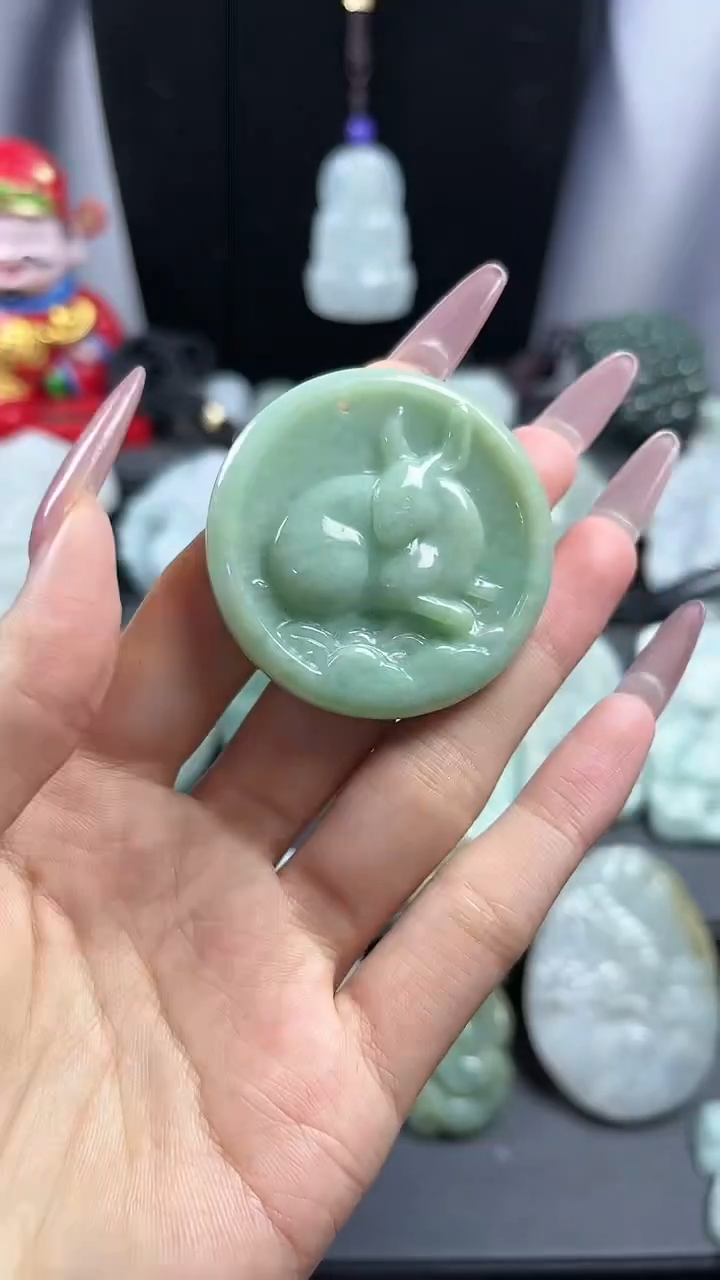 【闪购商品】翡翠颈饰未镶嵌兔子