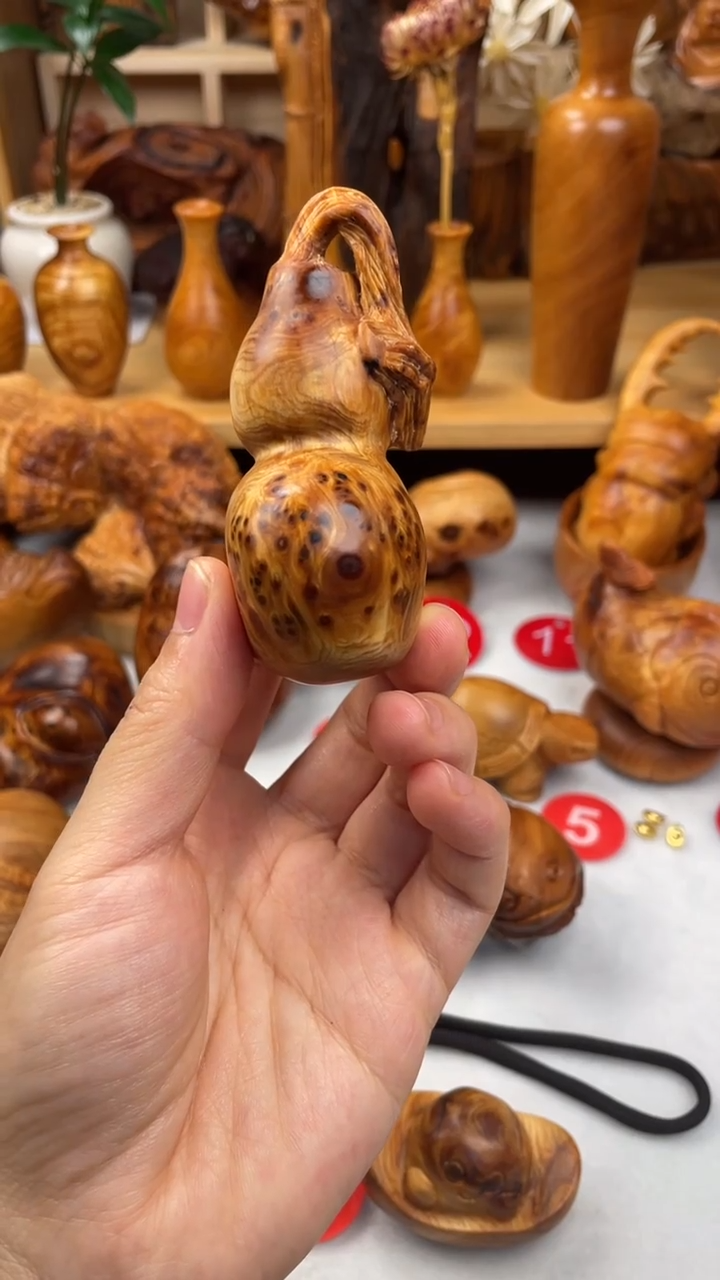 木魏**人太行崖柏陈化瘤花福利拍品亏米70不退换