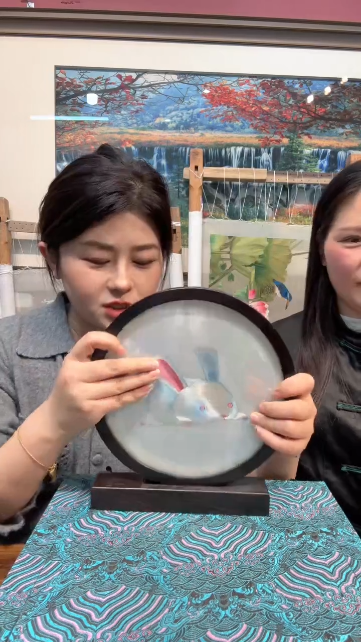 竖款非遗苏绣手工刺绣摆台