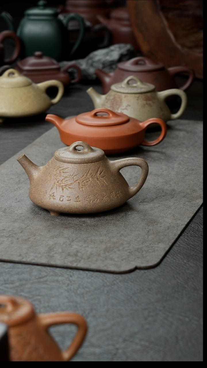 茶壶紫砂s***n桃花子冶半手微瑕180         