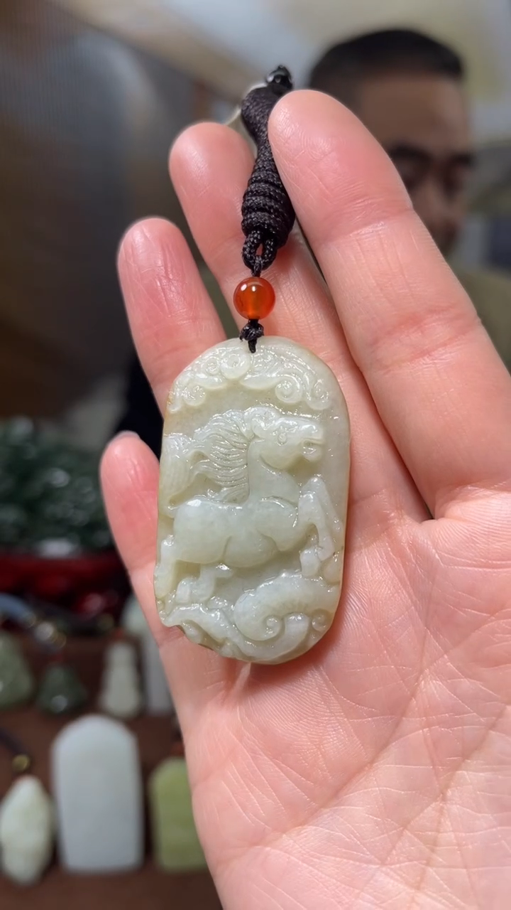 颈饰未镶嵌和田玉`