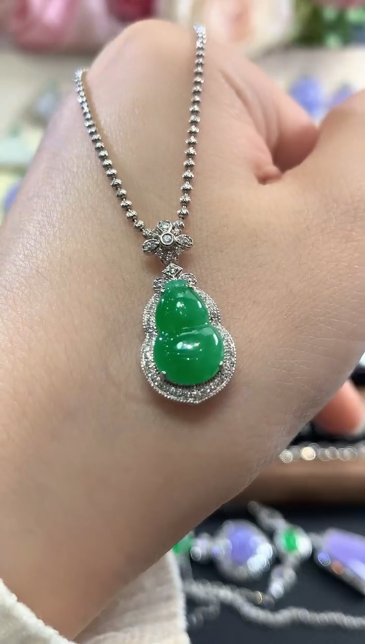 吊坠(不含链)18K金镶嵌翡翠春日珠宝 B13