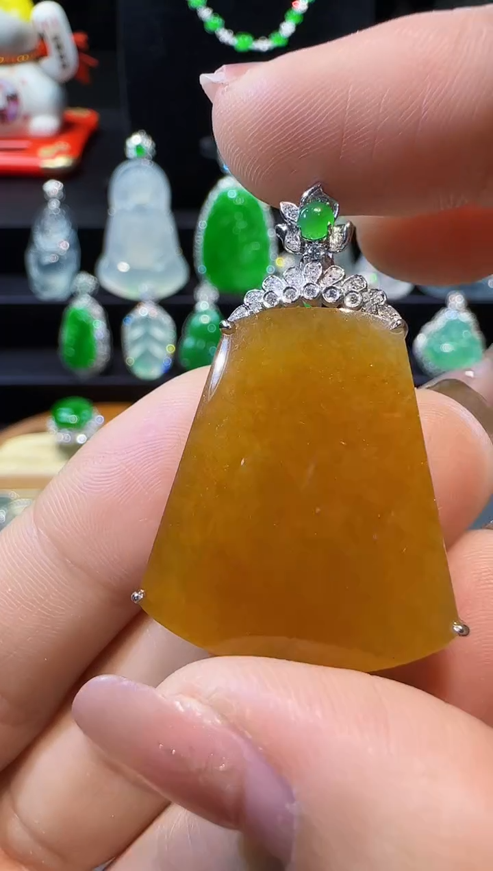 【闪购商品】翡翠吊坠(不含链)18K金镶嵌吊坠